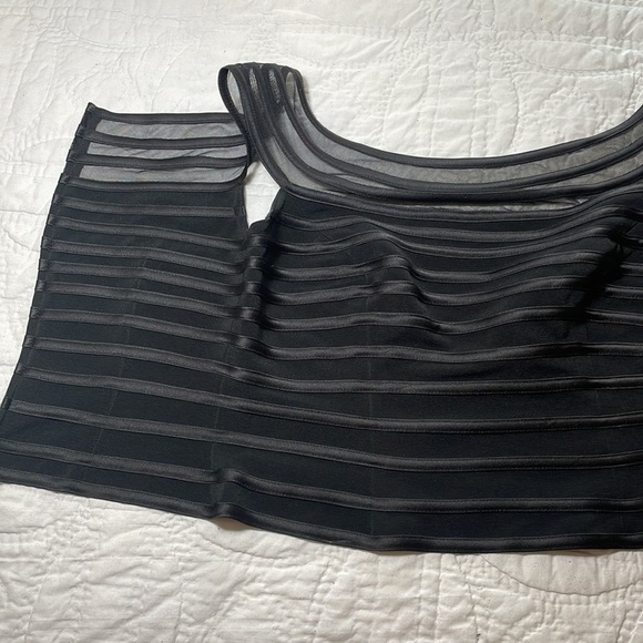 JS Collections Black Off Shoulder Bondage Top Striped Molded Cups Full Zip 8P - Picture 4 of 8